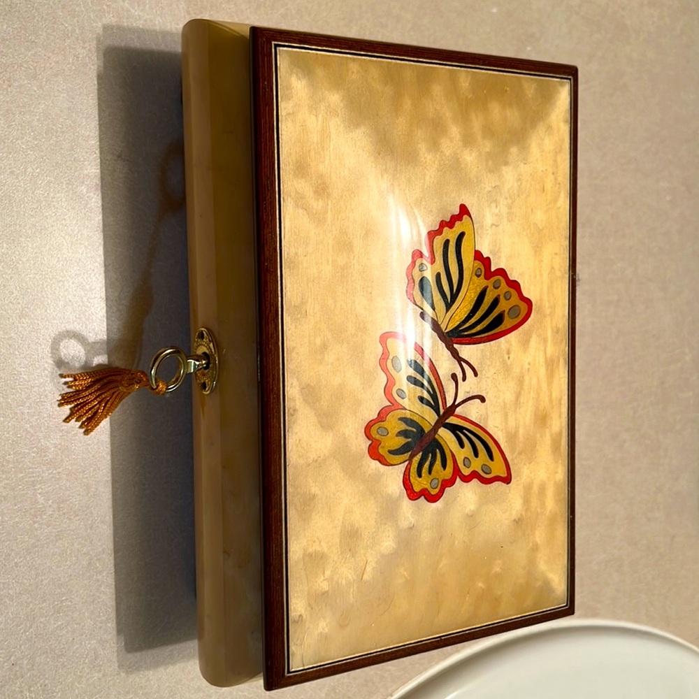 Musical jewelry Box Romance By Reuge - “Can you feel the love tonight” tune